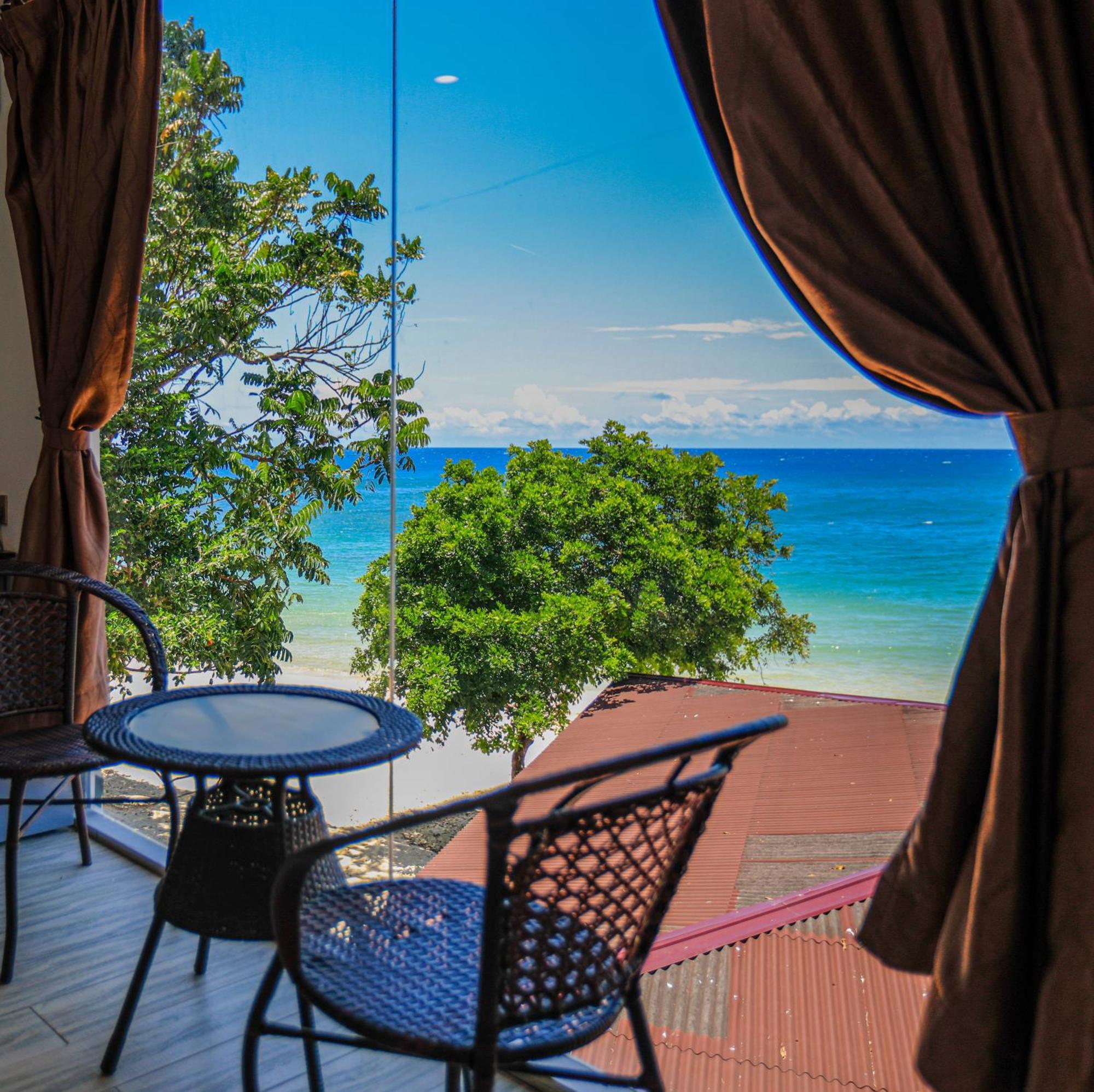 Dolphin Bay Island Resort Kota Belud Dış mekan fotoğraf